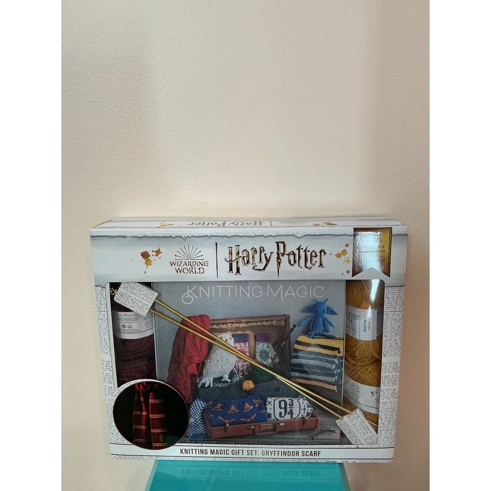 New‎ Harry Potter Knitting Magic Gift Set Gryffindor Scarf Kit
